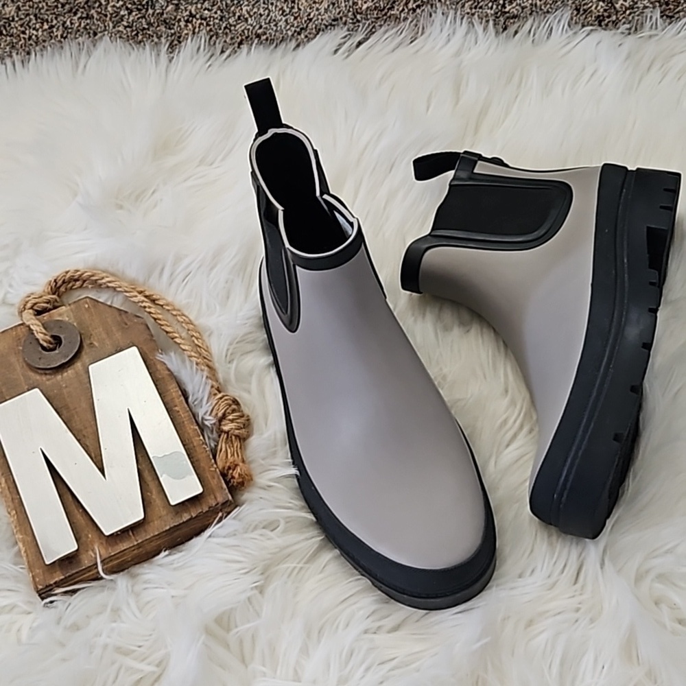 Target Gray and Black Pull On Overshoes
